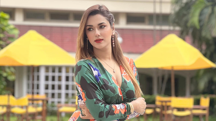 চিত্রনায়িকা ববির মাইন্ডব্লোয়িং স্টোরি গল্পে ‘মাস্টারমাইন্ড’ সিনেমা
