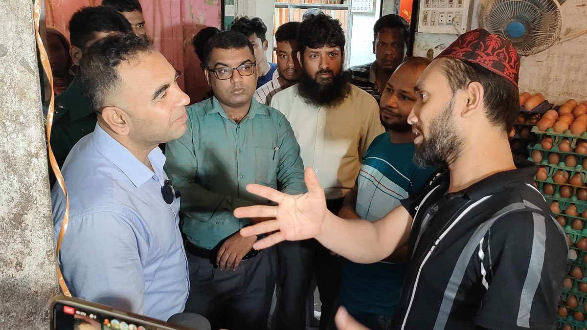 ডিমের আড়তে চলছে ভোক্তা অধিদপ্তরের অভিযান
