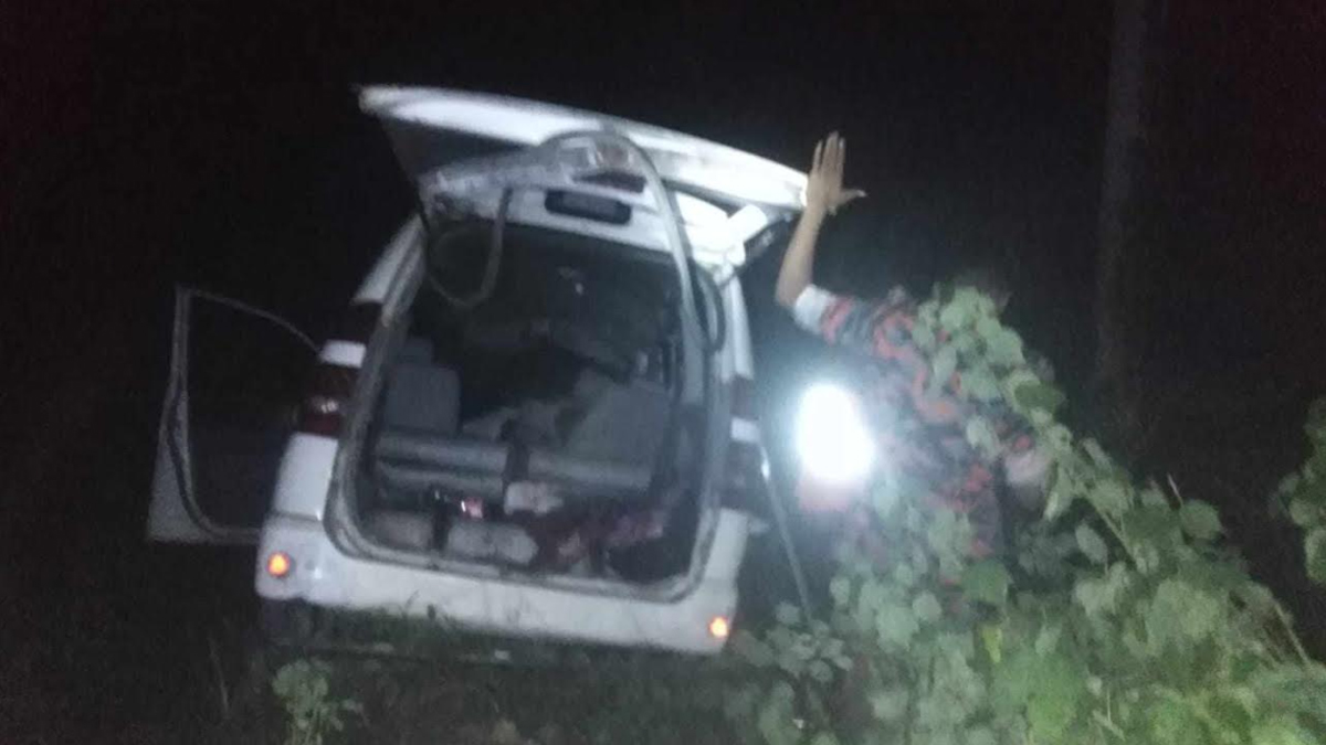 ট্রাক-মাইক্রোবাসের মুখোমুখি সংঘর্ষে বাবা-ছেলেসহ নিহত ৩