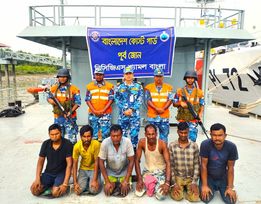 রাষ্ট্রীয় সম্পদ সাঙ্গু গ্যাস ফিল্ডের মালামাল চুরির সময় কোস্ট গার্ডের অভিযানে ০৬ জন আটক