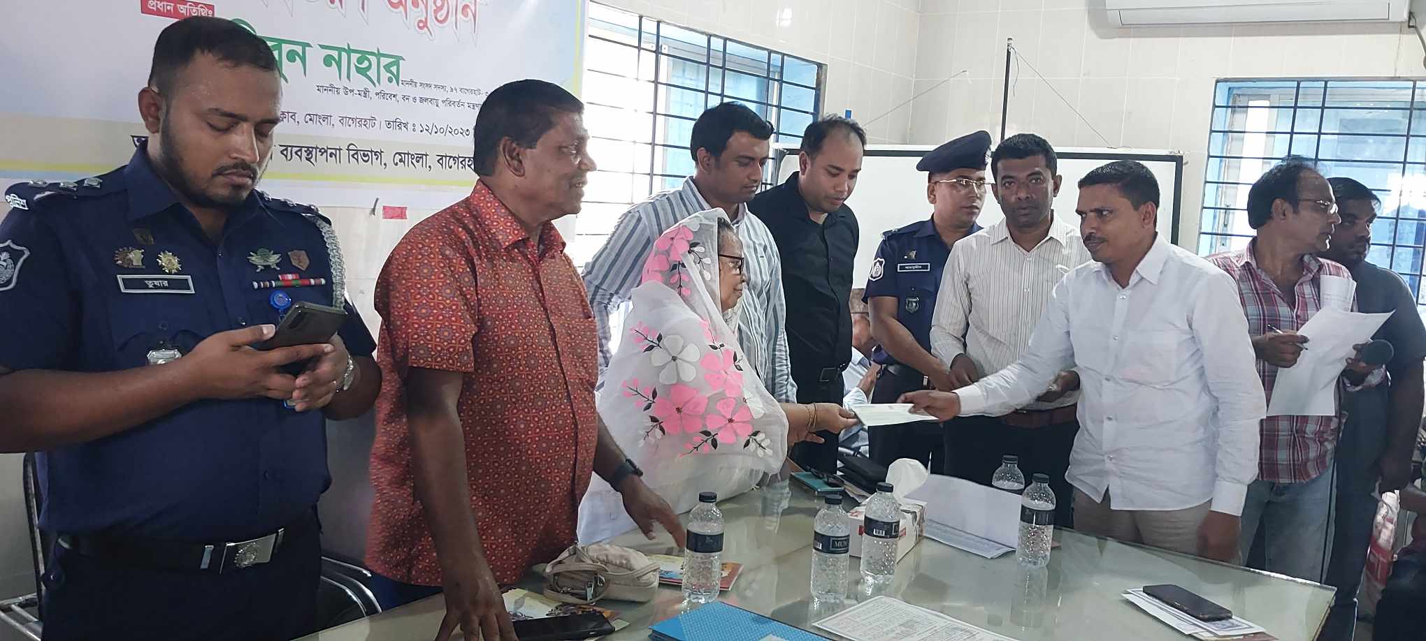মোংলায় দুর্গাপূজা উপলক্ষে ডিও বিতরণে উপমন্ত্রী হাবিবুন নাহার