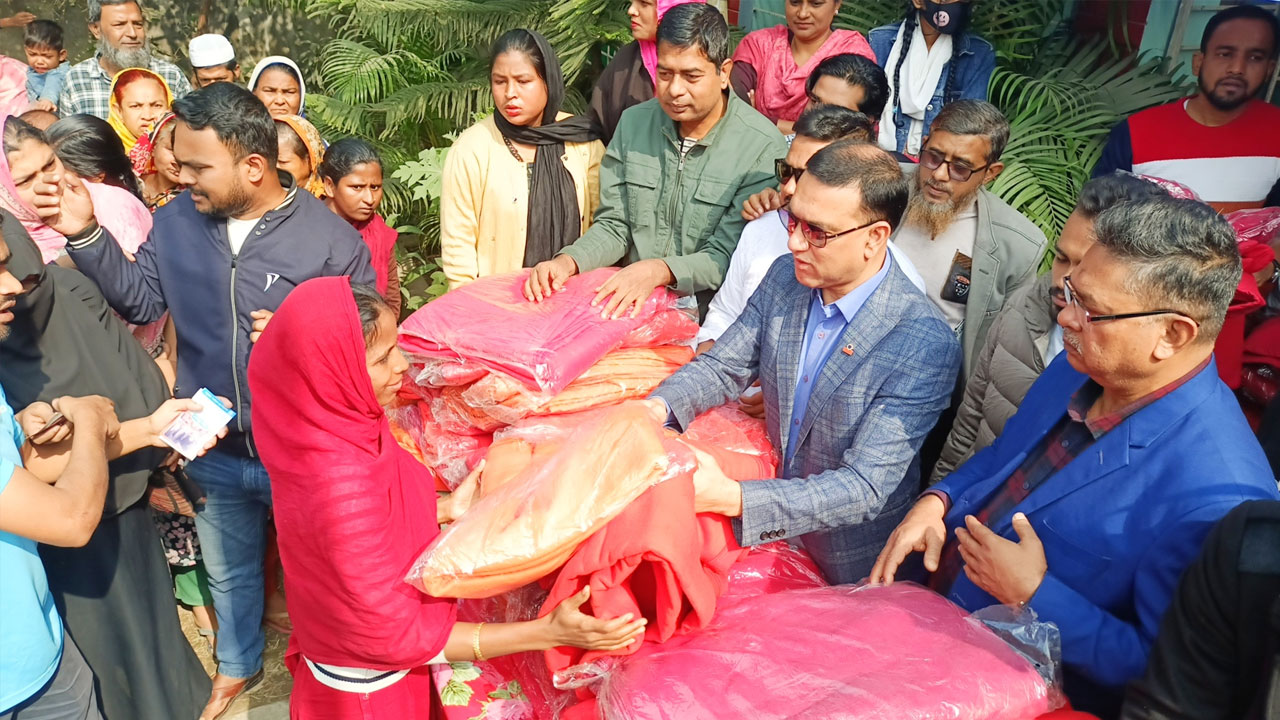 ময়মনসিংহে শীতার্তদের মাঝে সাড়ে ৩ হাজার কম্বল বিতরণ