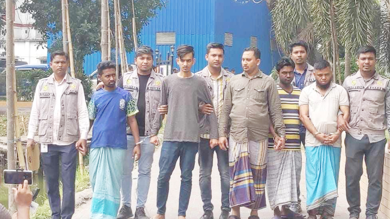 হোটেলে রুম ভাড়া নিয়ে রমজানে ডাকাতির পরিকল্পনা
