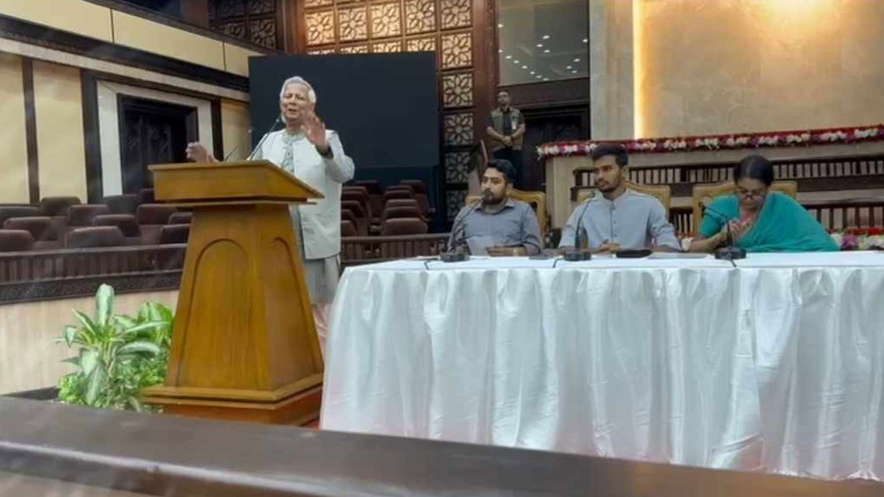 ক্ষমতাচ্যুতরা চুপচাপ বসে থাকবে না : ড. ইউনূস