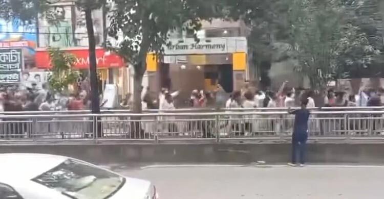 ধানমন্ডিতে নিষিদ্ধ আওয়ামী লীগের ঝটিকা মিছিল