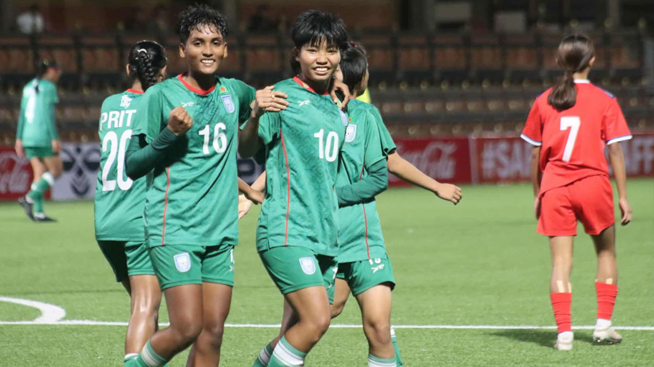 সাফ অ-১৭ নারী ফুটবল চ্যাম্পিয়নশিপ: নেপালকে ৩-০ গোলে হারাল বাংলাদেশ