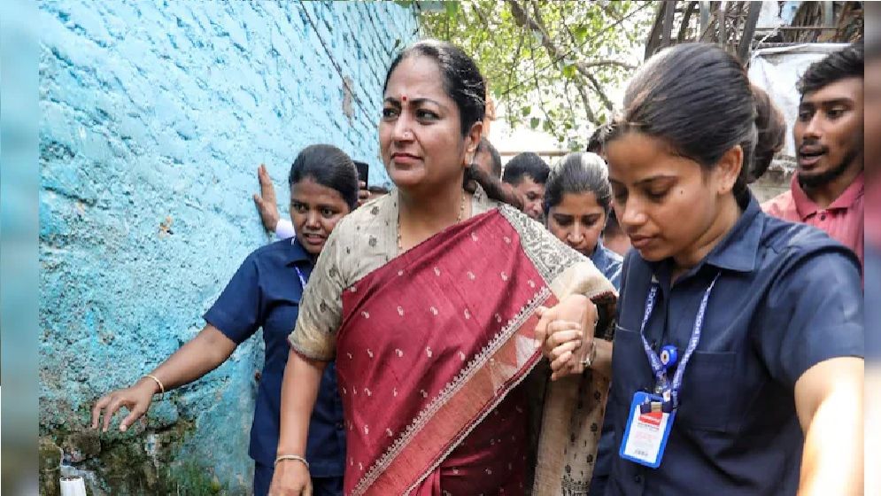 দিল্লির মুখ্যমন্ত্রী রেখা গুপ্তার ওপর হামলা: জনশুনানিতে ঢুকে চড় মেরেছে যুবক