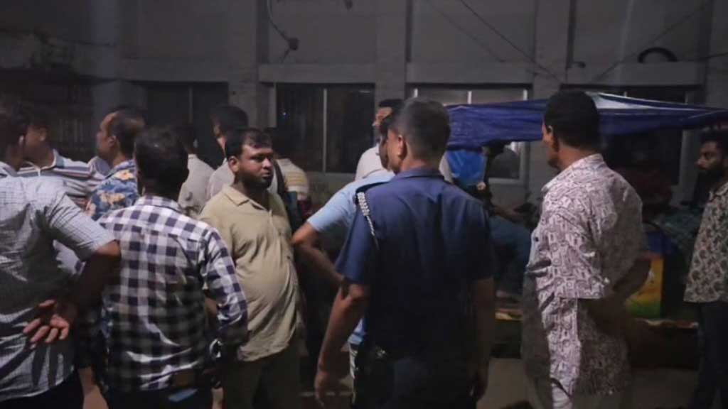 গাজীপুরে পুলিশের গাড়িতে হামলা, আসামি ছিনতাই
