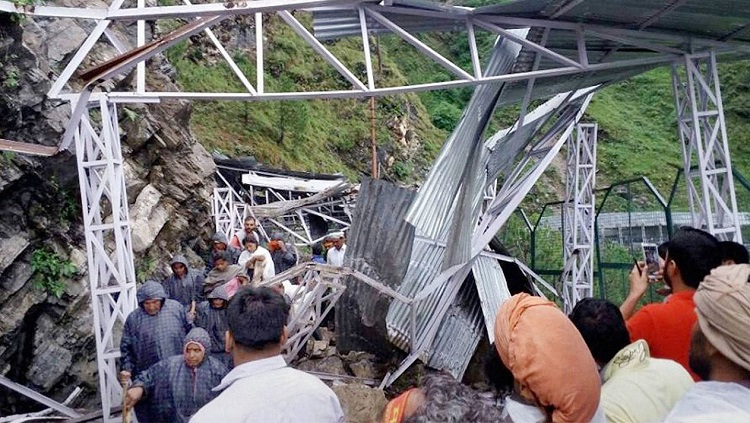 জম্মু-কাশ্মিরে ভূমিধস: নিহত বেড়ে ৩১, বহু মানুষ নিখোঁজ