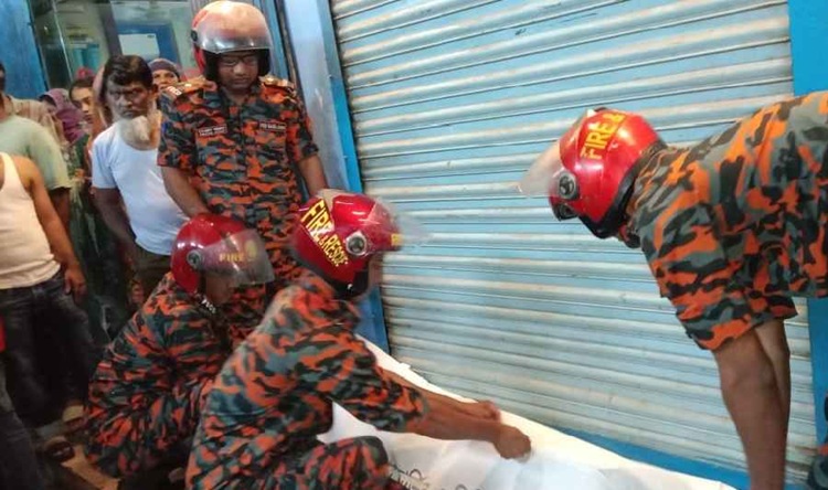প্রাইভেটকারের ধাক্কায় মোটরসাইকেলের ৩ আরোহী নিহত