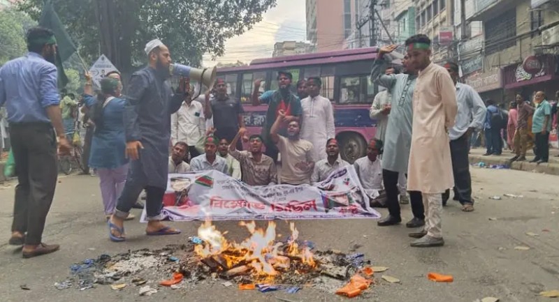 নুরের ওপর হামলার প্রতিবাদে বিভিন্ন জেলায় উত্তেজনা