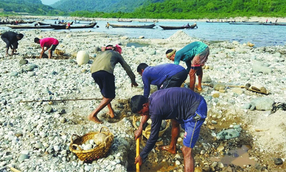সাদাপাথর লুটপাট তদন্তে চূড়ান্ত প্রতিবেদন জমা