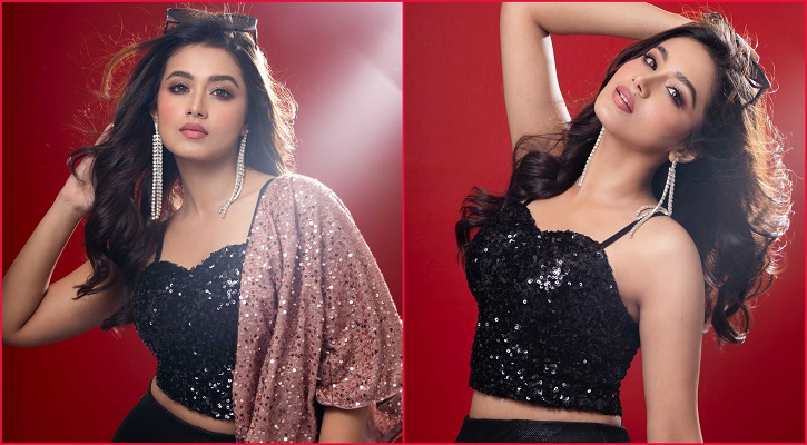 ওয়েস্টার্ন স্টাইলে তাসনিয়া ফারিণের ঝলমলে উপস্থিতি গ্ল্যামারাস লুকে ভাইরাল অভিনেত্রী