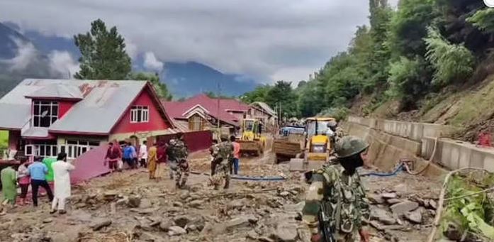 জম্মু-কাশ্মীরে মেঘভাঙা বৃষ্টিতে ভয়াবহ বন্যা, নিহত ৪৬