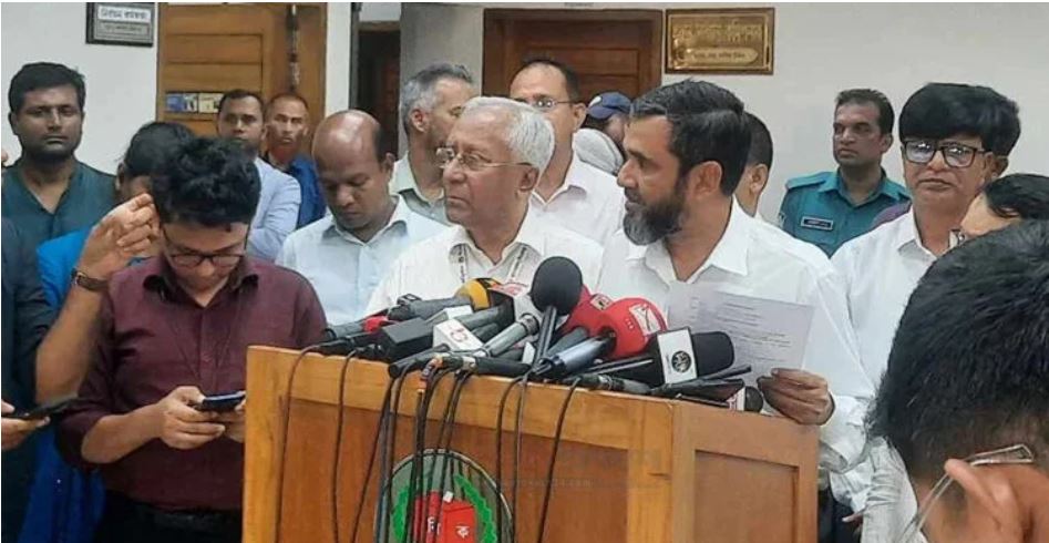 ডিসেম্বরের প্রথমার্ধে সংসদ নির্বাচনের তফসিল : ইসি সানাউল্লাহ