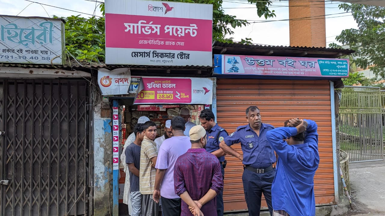 পটুয়াখালীতে একরাতে ব্যাংকের এটিএম বুথসহ দুই দোকানে দূর্ধর্ষ চুরি, গুরুতর আহত নিরাপত্তা কর্মী
