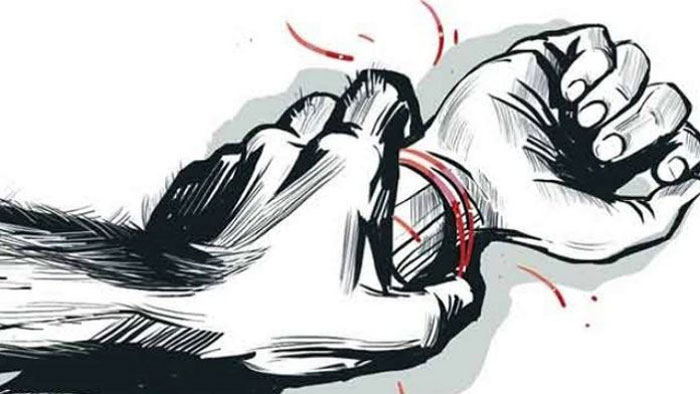রাজধানীর মুগদায় ‘বিয়ের নাটক’ সাজিয়ে তরুনীকে আটক রেখে দেহ ব্যবসা কথিত উকিল বাপসহ তিনজন গ্রেফতার।