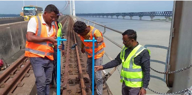 যমুনা সেতু থেকে তুলে ফেলা হচ্ছে রেলপথ, বাড়বে সড়ক