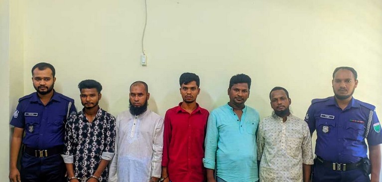 সিলেটে পাথর লুটের মামলায় গ্রেপ্তার ৫