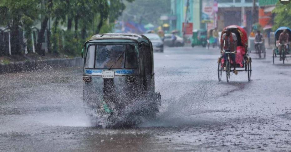 ৪ বিভাগে ভারি বৃষ্টির শঙ্কা, বঙ্গোপসাগরে লঘুচাপের আভাস