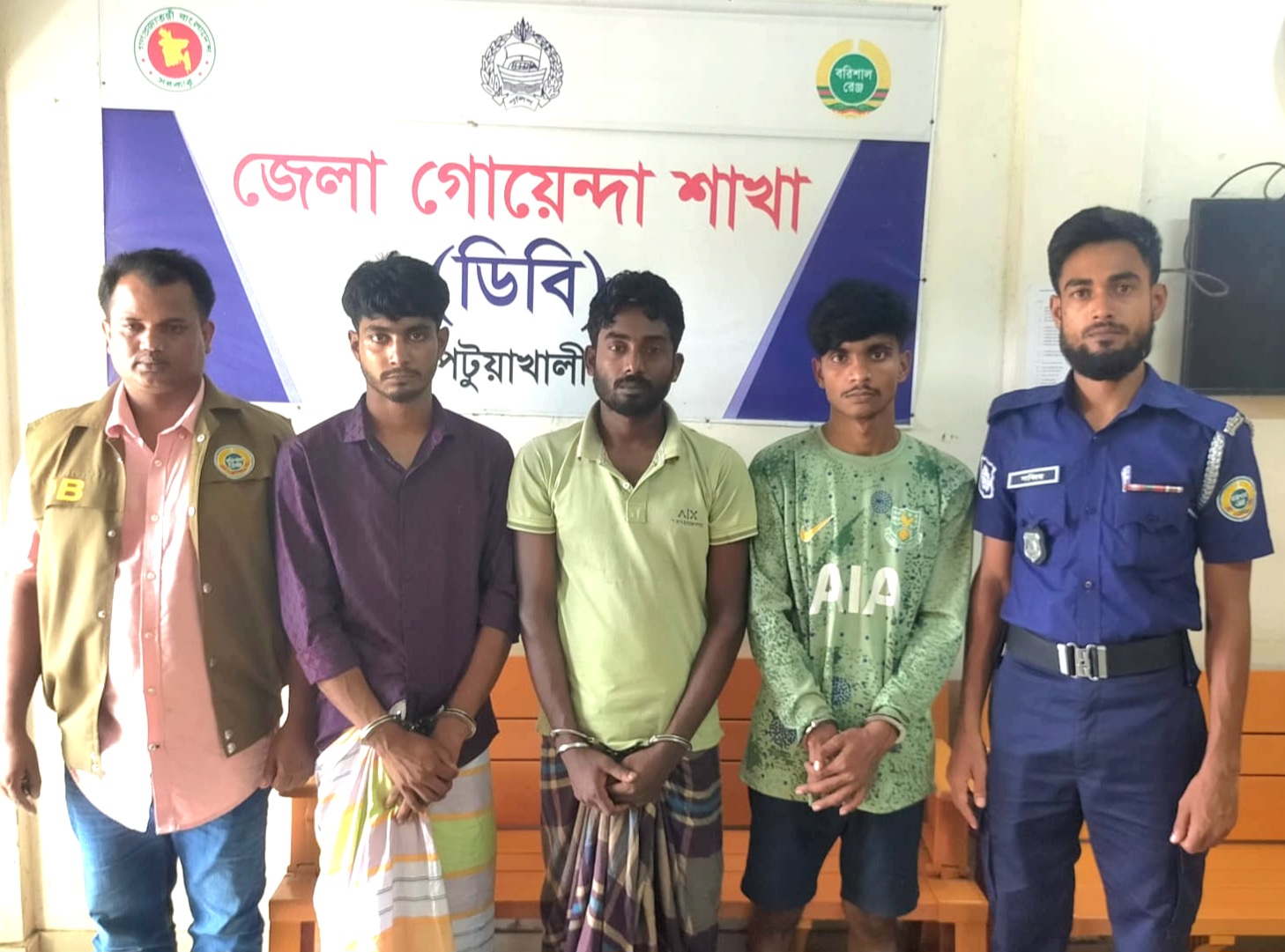 কলাপাড়ায় সংগঠিত দুর্ধর্ষ  ডাকাতি ও গণধর্ষণ মামলার তিন আসামি গ্রেফতার