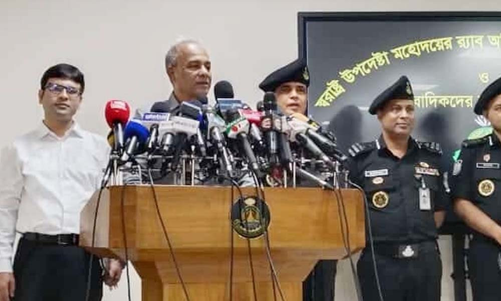 দুর্গাপূজার পরিস্থিতি নিয়ে পার্শ্ববর্তী দেশ অপপ্রচার চালাচ্ছে : স্বরাষ্ট্র উপদেষ্টা