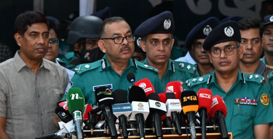 <h5>ডিএমপি কমিশনার</h5> <h3>ডাকসু নির্বাচন শান্তিপূর্ণ করতে কঠোর নিরাপত্তা</h3>