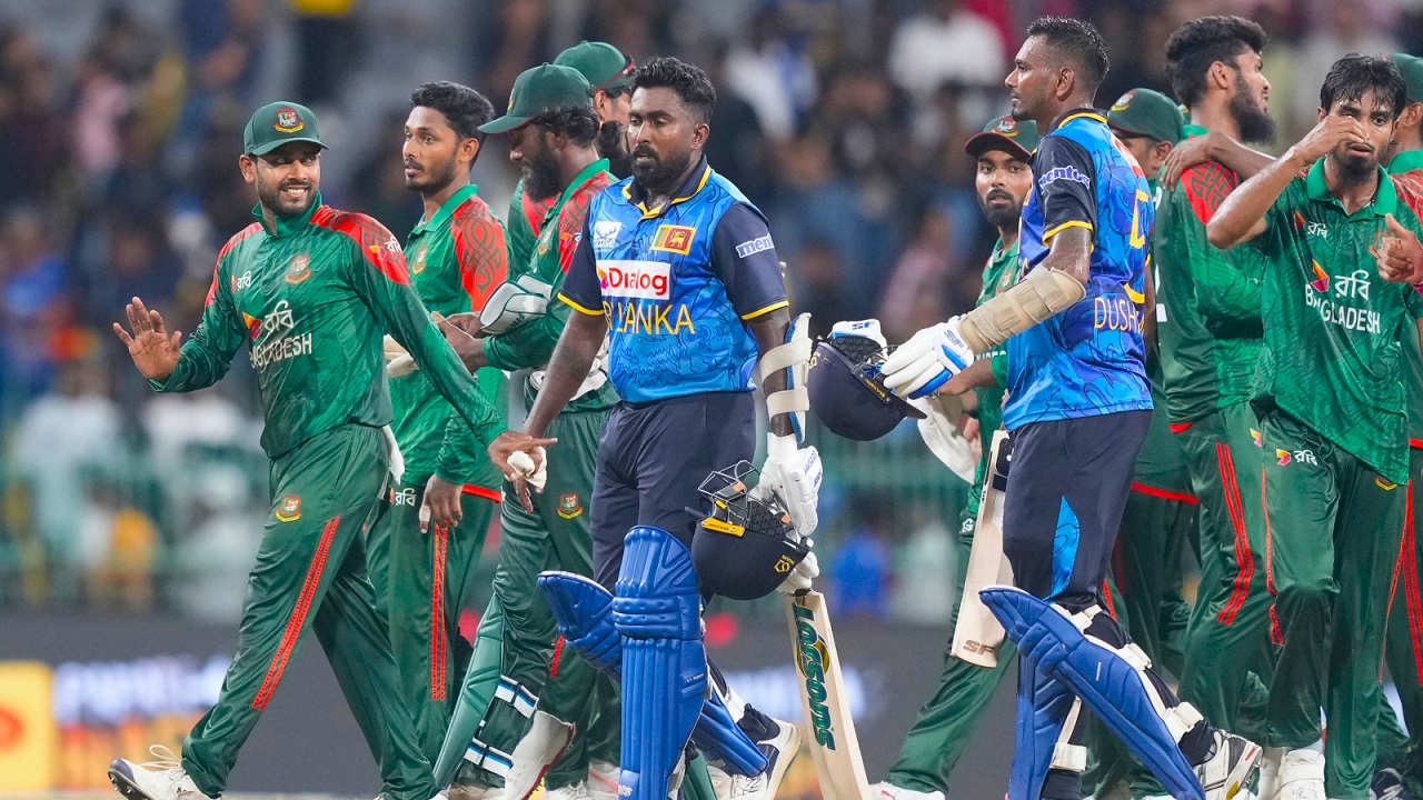 <h5>বাংলাদেশ শ্রীলঙ্কা ম্যাচ</h5> <h3>এশিয়া কাপে শ্রীলঙ্কার বিপক্ষে টসে হেরে ব্যাটিংয়ে বাংলাদেশ</h3>