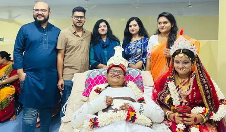 হাসপাতালে বিয়ে: দুর্ঘটনার মাঝেও আনন্দের মুহূর্ত