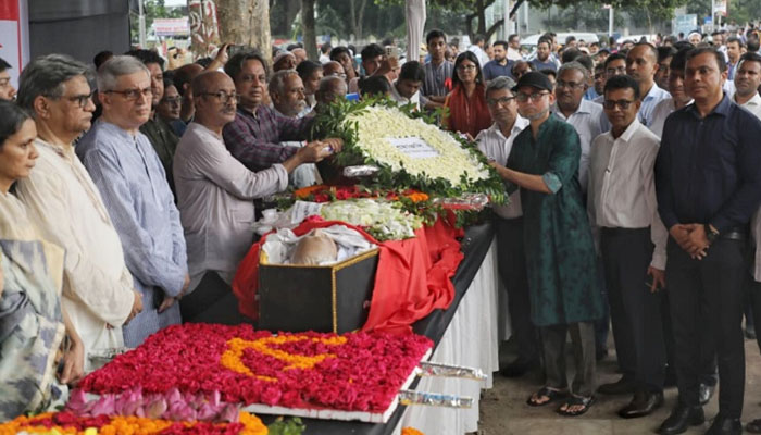 শহীদ মিনারে বদরুদ্দীন উমরকে সর্বস্তরের মানুষের শেষ শ্রদ্ধা