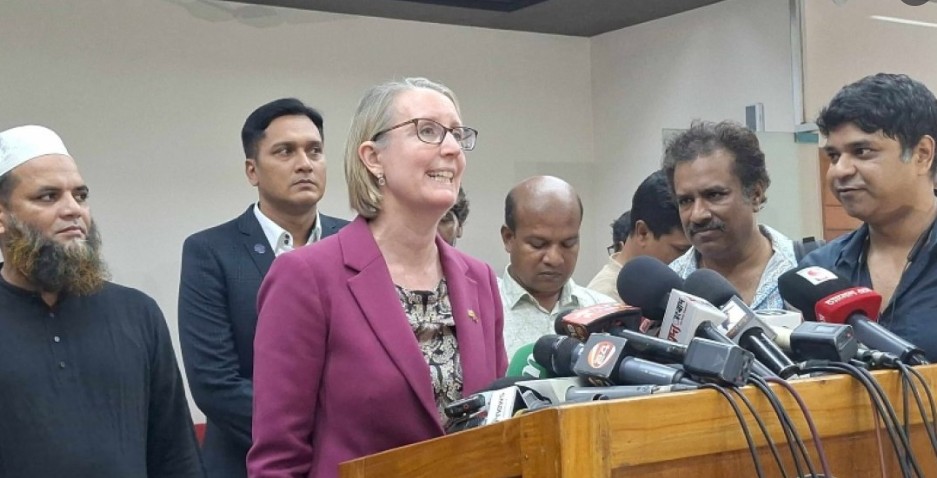 <h5>ব্রিটিশ হাই কমিশনার সারাহ কুক</h5> <h3>শান্তিপূর্ণ নির্বাচনে সহায়তার আগ্রহ ব্রিটেনের</h3>