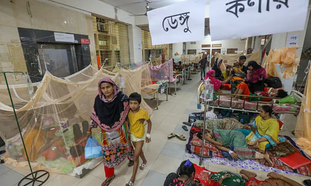 <h5>স্বাস্থ্য অধিদপ্তরের হেলথ ইমার্জেন্সি অপারেশন সেন্টার ও কন্ট্রোল রুম</h5> <h3>ডেঙ্গুতে আরও ৩ জনের মৃত্যু, নতুন ভর্তি ৭৩৫</h3>
