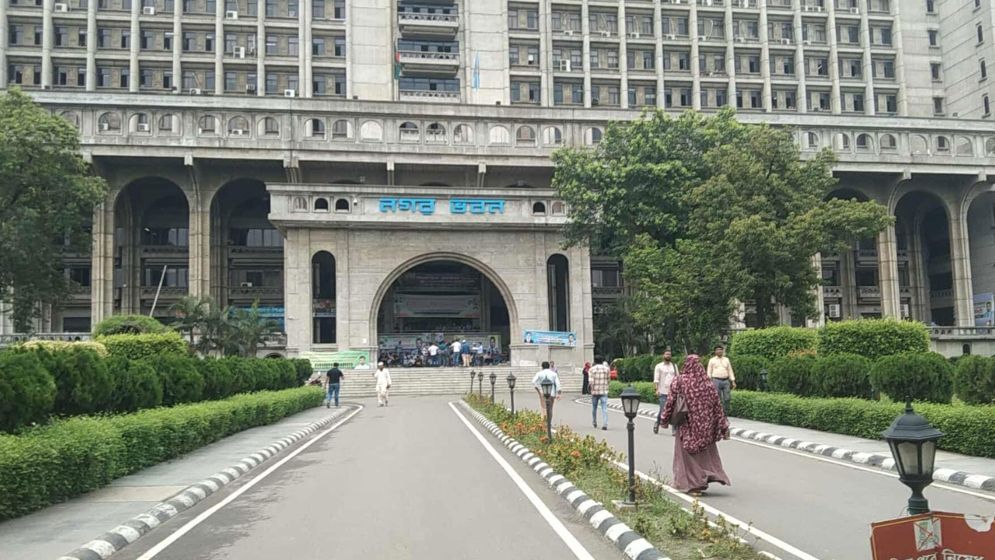 ভুয়া জ্বালানি খরচে কোটি টাকা আত্মসাৎ, নগর ভবনে দুদকের অভিযান