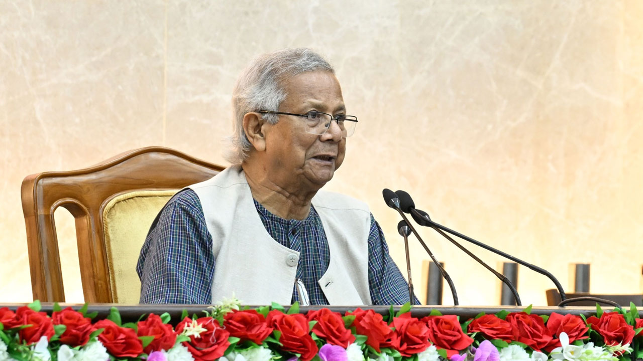 <h5>প্রধান উপদেষ্টা</h5> <h3>তরুণদের সম্মিলিত প্রচেষ্টায় মাথা উঁচু করে দাঁড়াবে দেশ</h3>