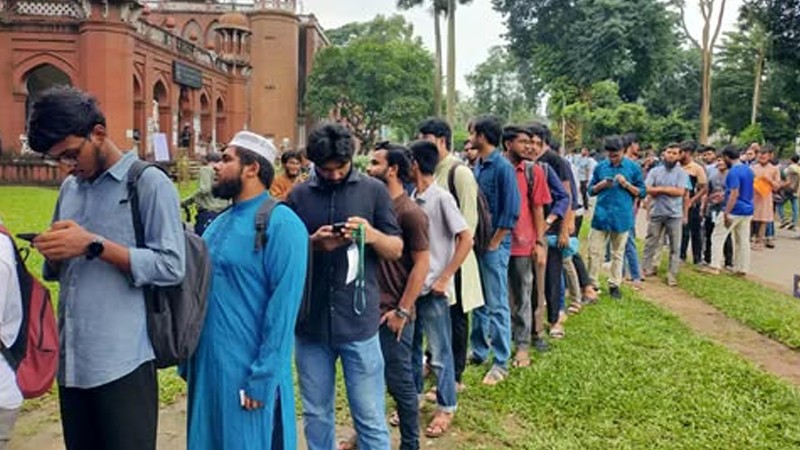 <h5>ডাকসু নির্বাচন</h5> <h3>ডাকসু নির্বাচনে শিক্ষার্থীদের উচ্ছ্বাস, ক্যাম্পাসে উৎসবমুখর পরিবেশ</h3>