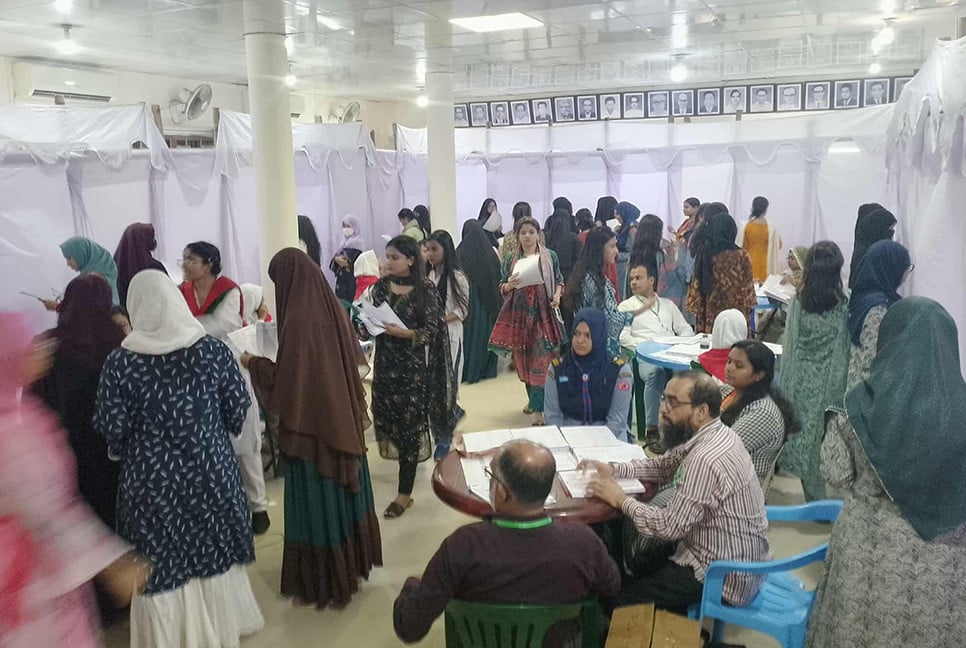 <h5>ডাকসু নির্বাচন</h5> <h3>ডাকসু নির্বাচনের ভোটগ্রহণ শেষ, ফলের অপেক্ষা</h3>
