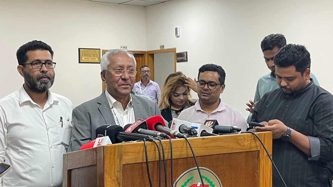 <h5>নির্বাচন কমিশন</h5> <h3>নিবন্ধন পাচ্ছে এনসিপি ও বাংলাদেশ জাতীয় লীগ</h3>