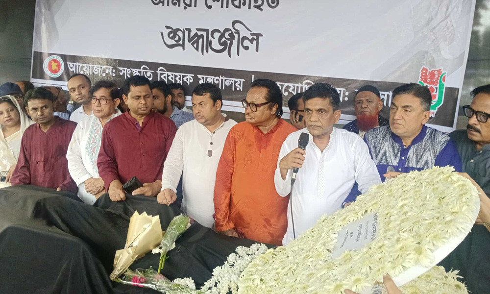 শহীদ মিনারে শেষ শ্রদ্ধা জানানো হলো ফরিদা পারভীনের প্রতি