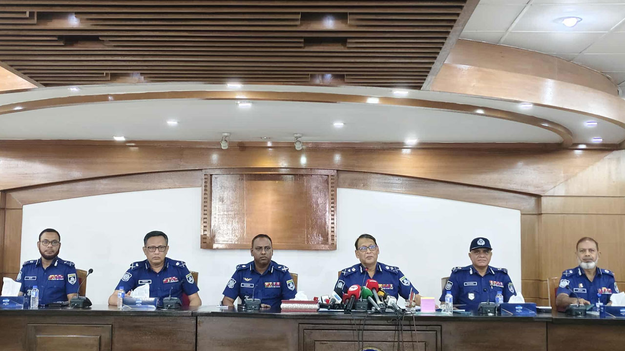 <h5>আইজিপি</h5> <h3>আসন্ন নির্বাচনে ফ্যাসিস্ট শক্তি মোকাবিলাই বড় চ্যালেঞ্জ</h3>