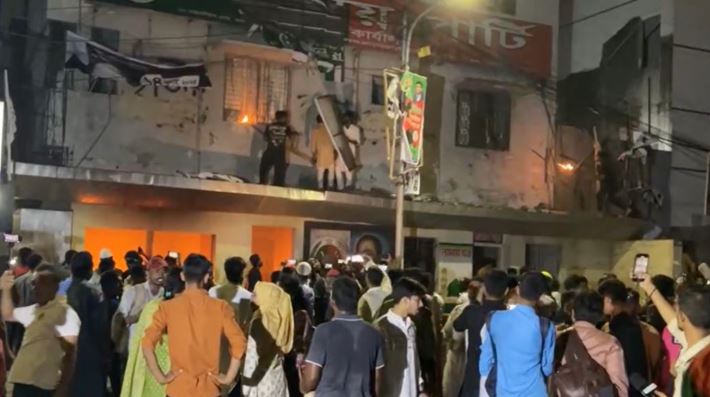 জাতীয় পার্টির কেন্দ্রীয় কার্যালয়ে ফের হামলা-ভাঙচুর