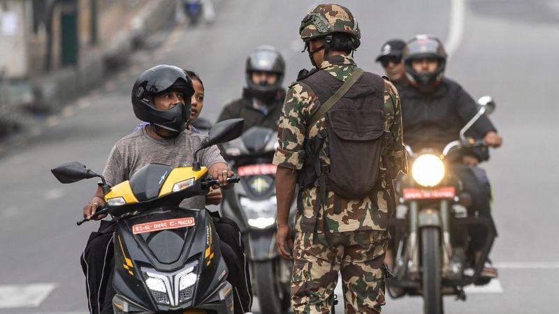 <h5>জেন–জির বিক্ষোভ</h5> <h3>নেপালে আন্দোলন ছিনতাইয়ের শঙ্কা, দেশ চালাচ্ছে কারা!</h3>