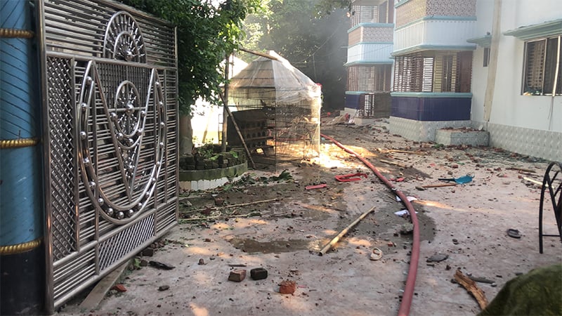 <h5>নুরাল পাগলার লাশ</h5> <h3>রাজবাড়ীর গোয়ালন্দে দরবারে হামলা, কবর থেকে তুলে পোড়ানো হলো</h3>