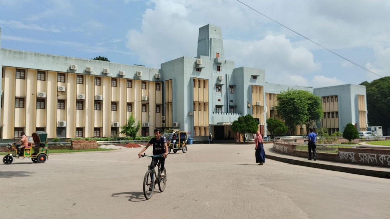 <h5>রাজশাহী বিশ্ববিদ্যালয়</h5> <h3>রাবিতে দ্বিতীয় দিনের মতো চলছে ‘কমপ্লিট শাটডাউন’</h3>