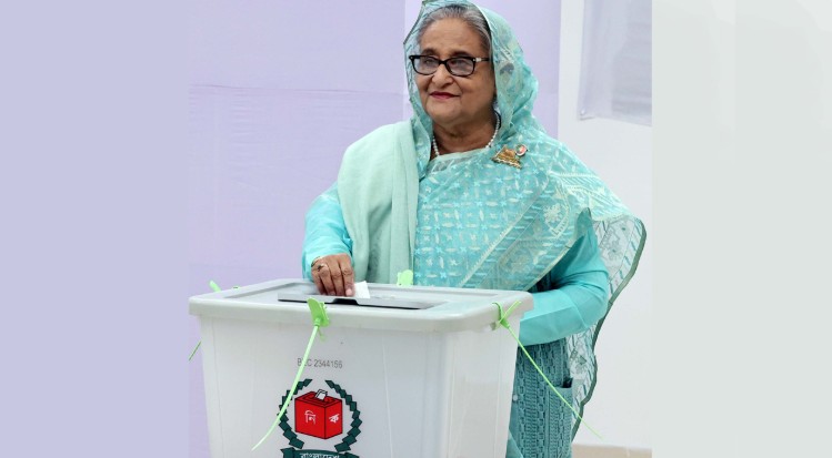 প্রবাসে থেকেও ভোট নয়: শেখ হাসিনা ও পরিবারের এনআইডি লক, ইসির ব্যাখ্যা