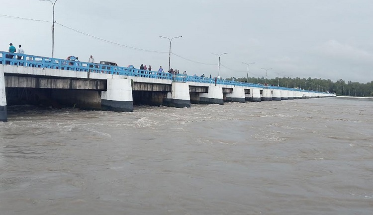 বিপৎসীমার ওপরে তিস্তার পানি, খুলে দেওয়া হয়েছে ব্যারাজের সবকটি জলকপাট