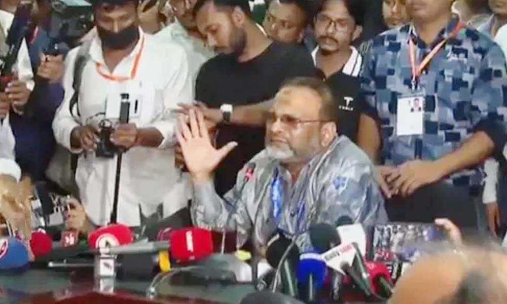 <h5>ডাকসু নির্বাচন</h5> <h3>আমি কোনো রাজনৈতিক দলের আনুগত্যশীল নই : ঢাবি ভিসি</h3>