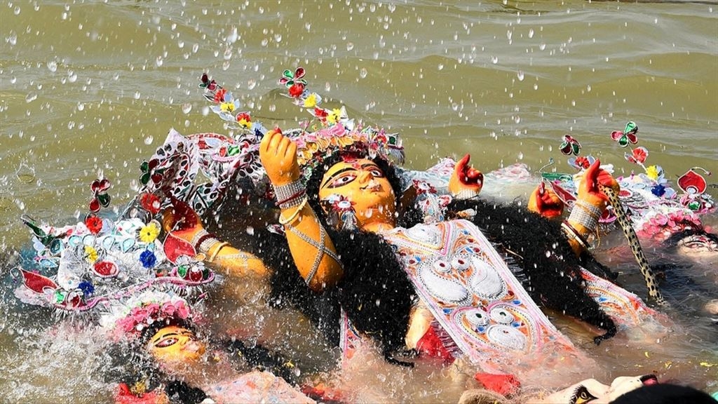 <h5>শারদীয় দুর্গোৎসব</h5> <h3>বিজয়া দশমীতে শেষ হচ্ছে শারদীয় দুর্গোৎসব</h3>