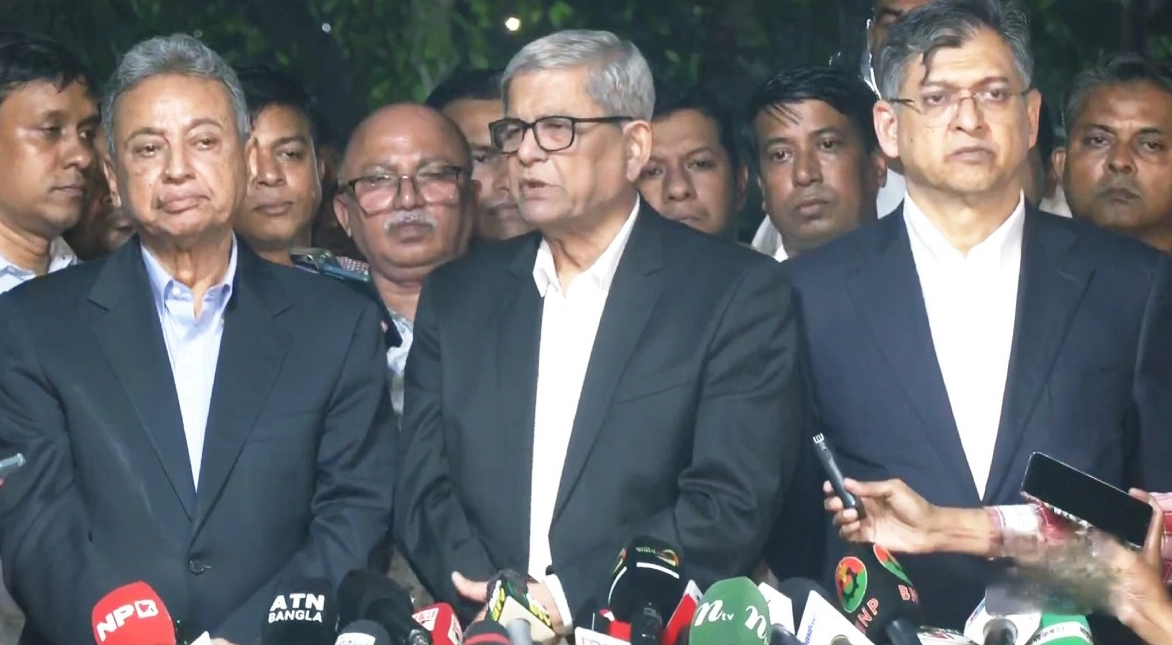 <h5>মির্জা ফখরুল</h5> <h3>অন্তর্বর্তী সরকারকে তত্ত্বাবধায়ক সরকারের ভূমিকায় যেতে হবে</h3>