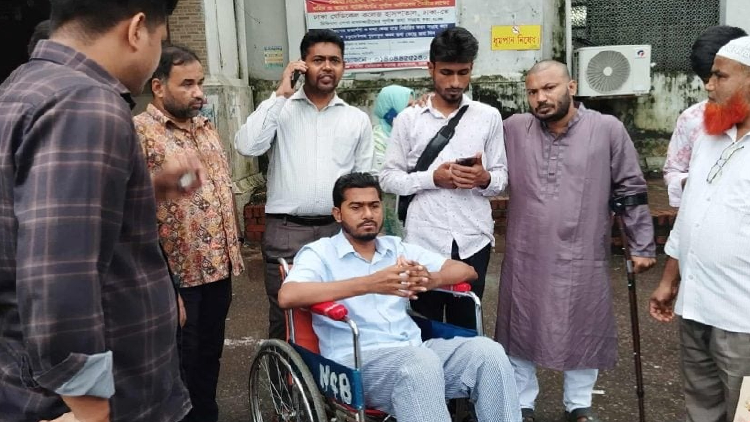 <h5>নুরুল হক নুর</h5> <h3>সিঙ্গাপুরে চিকিৎসা শেষে আজ দেশে ফিরছেন নুর</h3>