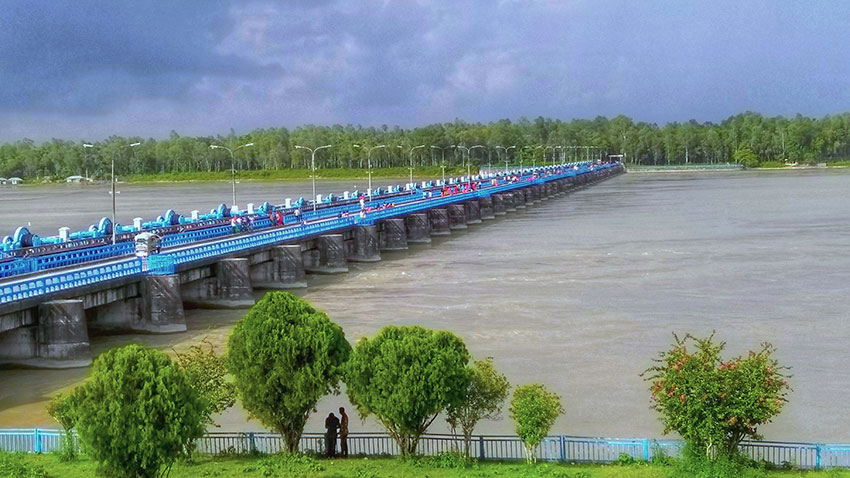 <h5>উজানের পাহাড়ি ঢল ও ভারী বৃষ্টি</h5> <h3>তিস্তা নদীর পানি বিপদসীমার কাছাকাছি, নিম্নাঞ্চল প্লাবিত</h3>